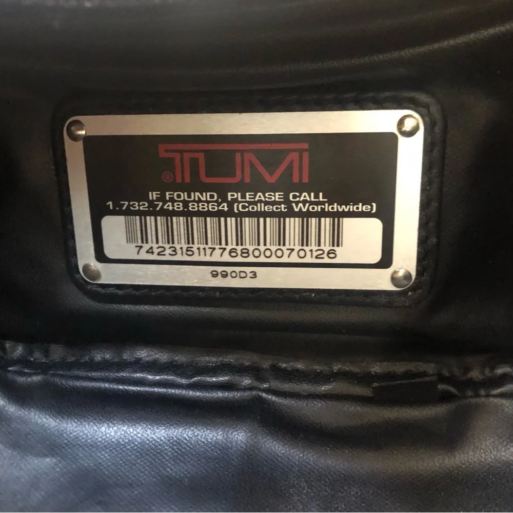 Tumi sleek black